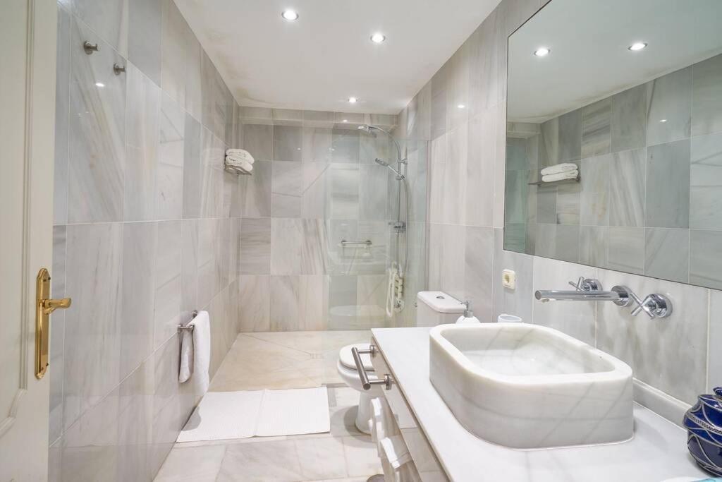 Apartamento Golden Beach Marbella-primera Linea De Playa *